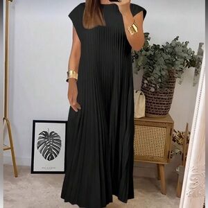 Elegant Black Pleated Maxi Dress